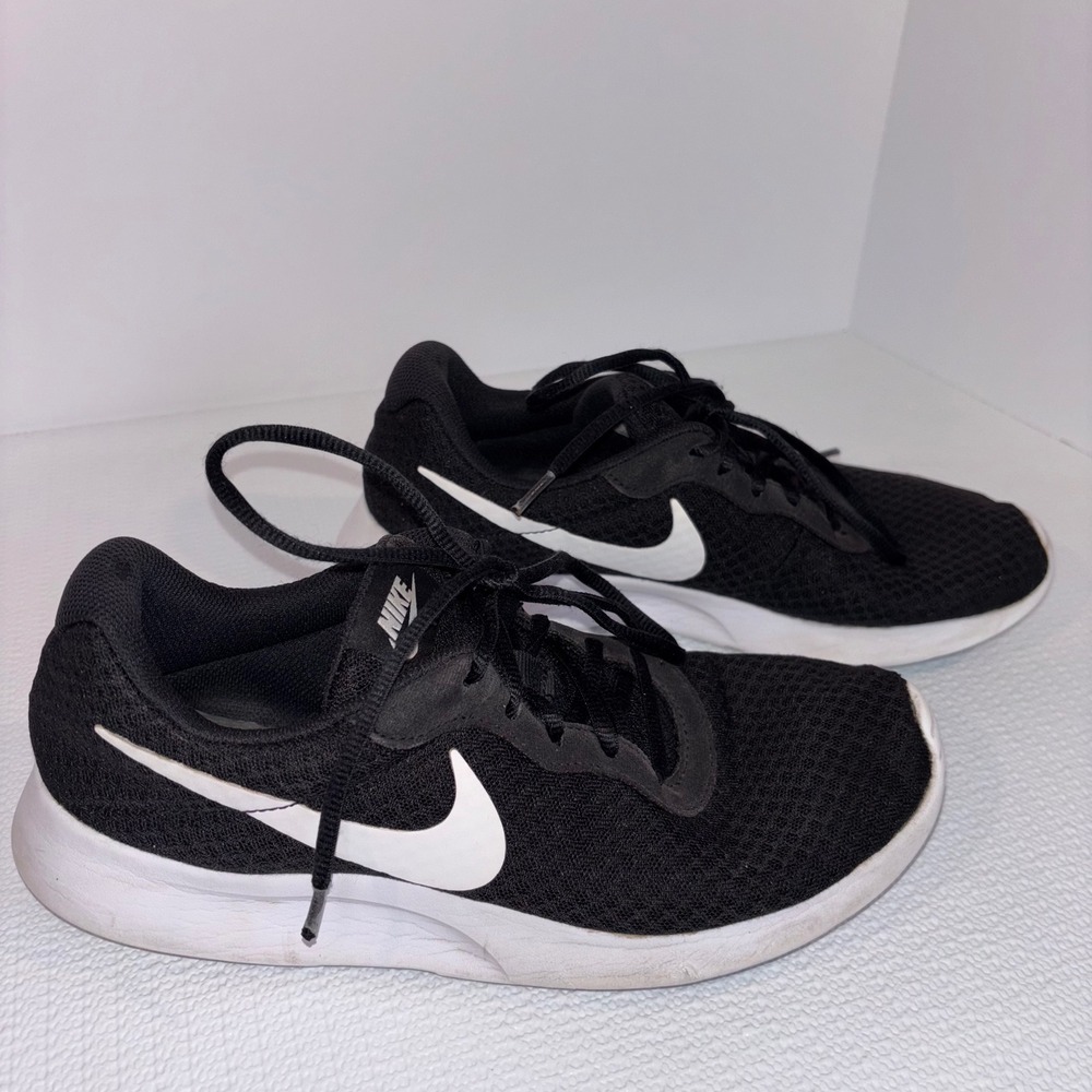 Nike‎ Tanjun Women's Running Shoes Black White Sneakers Athletic Size 9